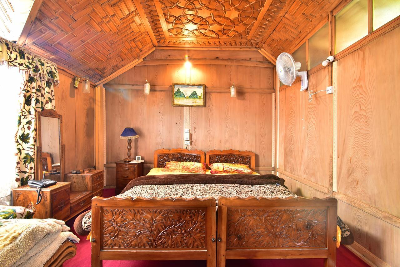Golden Hopes Group Of Houseboats Hotel Srinagar  Ngoại thất bức ảnh